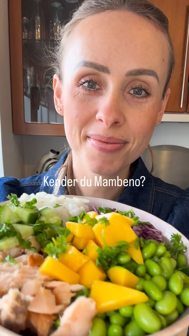 NEM BOWL - FAMILIEVENLIG AFTENSMAD 🌱💚

Kender du Mambeno?

Mambeno er en madplans app med et stort kartotek af nemme og familievenlige opskrifter. Med alle madplaner og opskrifter følger også en automatisk indkøbsliste til Rema1000, det er super smart. 

Jeg synes konceptet er genialt og jeg bliver meget inspireret af opskrifterne derinde. 

Jeg faldt over denne fantastiske bowl med ris, varmrøget laks og grønt. Vi fik spejlægget ved siden af, da der næsten ikke var plads i skålen 😅
Opskriften fås i Mambeno appen, søg på bowl, så kommer den frem 👌🏻

Annonce for @mambenodk 

Er det noget for dig? 😍

•
•
•

#dittelykkebergmadblog #mambeno #mambenodk #nemmadletatlave