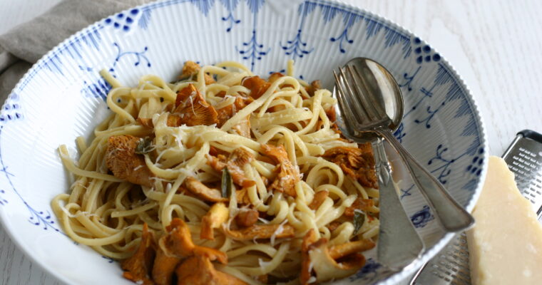 Spaghetti med salviesmør og kantareller