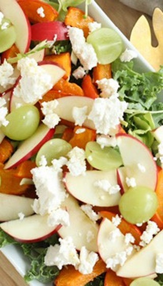 ENDNU EN SALAT DU BARE MÅ PRØVE 
💚🧡❤️

Jeg bliver aldrig træt af de her fyldige salater med kål, frisk frugt og bagt hokkaido. Det er min favorit årstid i forhold til frugt og grønt 🌱

Jeg bruger den lækreste vinaigrette som jeg vender salaten i, det giver den en lidt syrlig og meget frisk smag.

Vil du have opskriften? Så skriv “Ja tak” i en kommentar herunder 😍

•
•
•

#dittelykkebergmadblog