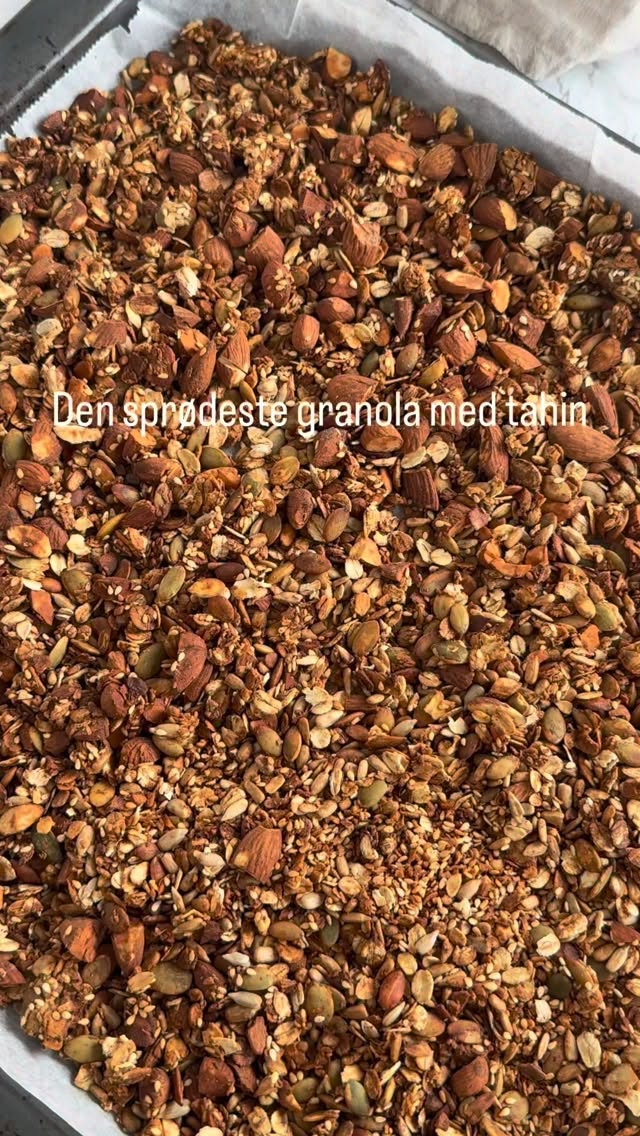DENNE HER MÅ DU PRØVE 🧡

Knasende sprød granola med tahin 🙌🏻

Tahin giver en virkelig skøn smag, har du prøvet det i din granola? 

Opskriften er meget simpel og den kan laves på bare 30 minutter 🤗

Skal du bede om opskriften? Så skriv “Ja tak” i en kommentar herunder 🧡

•
•
•

#dittelykkebergmadblog #hjemmelavetgranola
