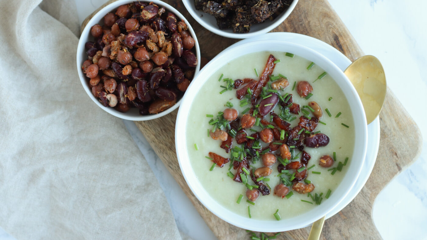 Blomkålssuppe med bacon og krydrede bønner