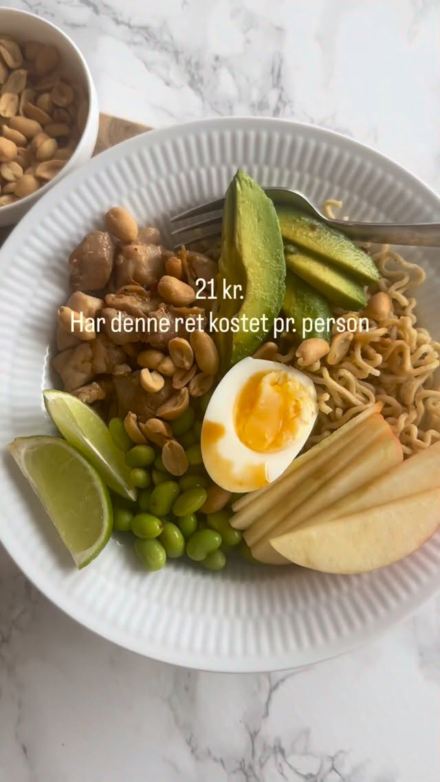 VIL DU GERNE SPARE PENGE PÅ DIT MADBUDGET? 🤩

Så kan jeg varmt anbefale dig Mambenos madplaner med dertilhørende indkøbslister. Det er virkelig nemt og kan spare dig for rigtig mange penge 💰 
Med Mambeno appen har du adgang til et hav af forskellige madplaner og mere end 4.000 opskrifter. Der er madplaner som passer til enhver smag, børnefamilien, proteinrige opskrifter, budgetvenlige opskrifter, vegetariske osv. Du vælger hvor mange du skal lave mad til og så laver den indkøbslisten (til REMA 1000) for dig. Nemmere bliver det ikke 👌🏻

•
•
•

#mambenodk #dittelykkebergmadblog