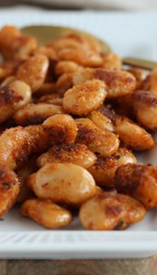 KRYDREDE BUTTERBEANS 🧡

På kun 10 minutter 🙌🏻

De er perfekte som snack eller som topping på salater 🌿

Vil du også spise flere bælgfrugter? 

Så prøv at riste dem i ovnen, krydr dem med de krydderier du kan lide og en god olivenolie på 🤌🏻 

Psssst, du kan også bruge kikærter eller andre slags bønner/bælgfrugter. 

Vil du gerne have min opskrift? Skriv “Ja tak” i en kommentar herunder 🥰

•
•
•

#dittelykkebergmadblog 

Er det noget for dig?