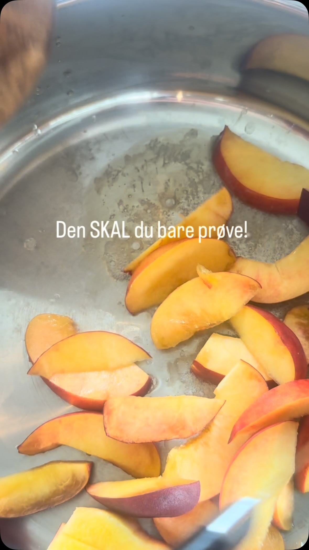 DET HER ER DEN ULTIMATIVE SOMMERSALAT 💚🧡🩷💛

Stegte ferskner og burrata er min nye favorit - især sammen med parmaskinke 🤌🏻

Og den vinaigrette… Den er SÅ nem at lave, med kun 4 ingredienser i. 

Skal du bede om opskriften? 
Skriv “Ja tak” i en kommentar herunder ☀️

God fornøjelse med den 😘

•
•
•

#dittelykkebergmadblog #sommersalat