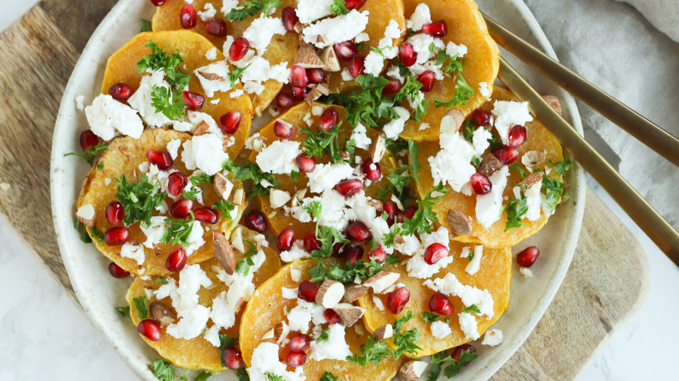 Bagt butternut squash med feta og granatæble