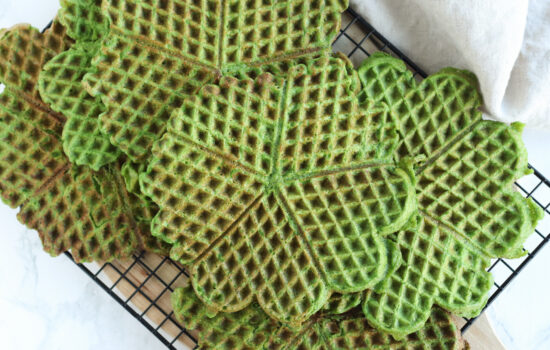 Spinatvafler med hytteost og havregryn