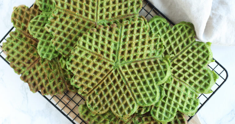 Spinatvafler med hytteost og havregryn